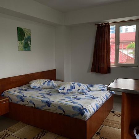 דירות בוקרשט Quiet Garden Ground Floor מראה חיצוני תמונה